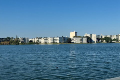 Copropriété à vendre à Miami, Floride: 1 chambre, 72.28 m2 № 2075389 - photo 2