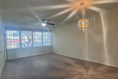 Copropriété à vendre à Miami, Floride: 1 chambre, 72.28 m2 № 2075389 - photo 6