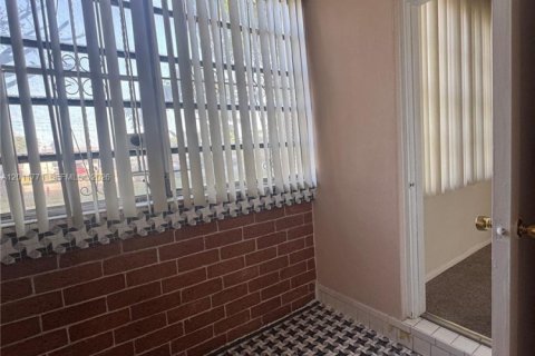 Copropriété à vendre à Miami, Floride: 1 chambre, 72.28 m2 № 2075389 - photo 15