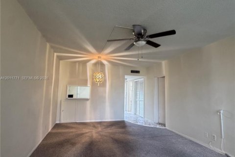 Copropriété à vendre à Miami, Floride: 1 chambre, 72.28 m2 № 2075389 - photo 8