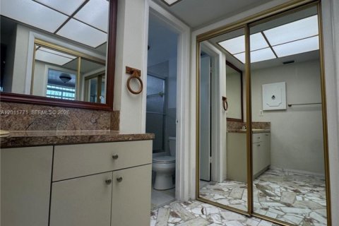 Copropriété à vendre à Miami, Floride: 1 chambre, 72.28 m2 № 2075389 - photo 12
