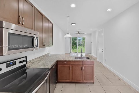 Adosado en alquiler en Tamarac, Florida, 3 dormitorios, 120.22 m2 № 2031106 - foto 2