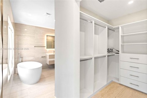 Villa ou maison à louer à Miami, Floride: 4 chambres, 232.26 m2 № 2046695 - photo 24