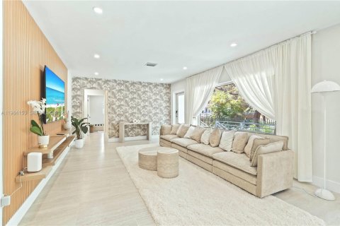 Villa ou maison à louer à Miami, Floride: 4 chambres, 232.26 m2 № 2046695 - photo 13
