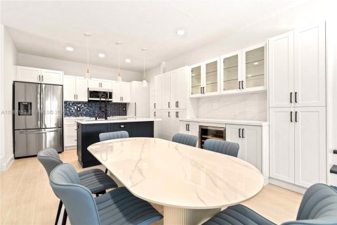 Villa ou maison à louer à Miami, Floride: 4 chambres, 232.26 m2 № 2046695 - photo 16