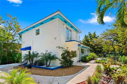 Villa ou maison à louer à Miami, Floride: 4 chambres, 232.26 m2 № 2046695 - photo 7