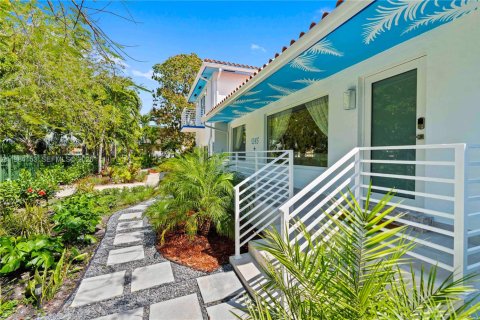 Villa ou maison à louer à Miami, Floride: 4 chambres, 232.26 m2 № 2046695 - photo 5