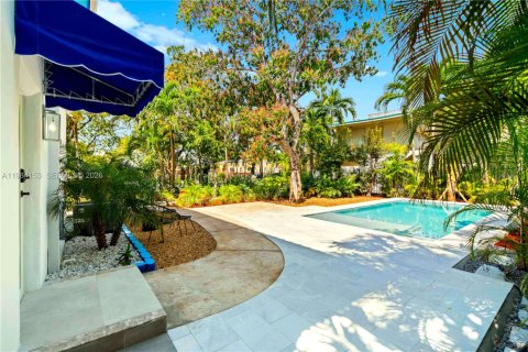 Villa ou maison à louer à Miami, Floride: 4 chambres, 232.26 m2 № 2046695 - photo 11