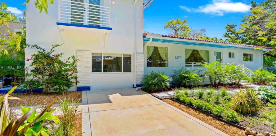 Villa ou maison à Miami, Floride 4 chambres, 232.26 m2 № 2046695