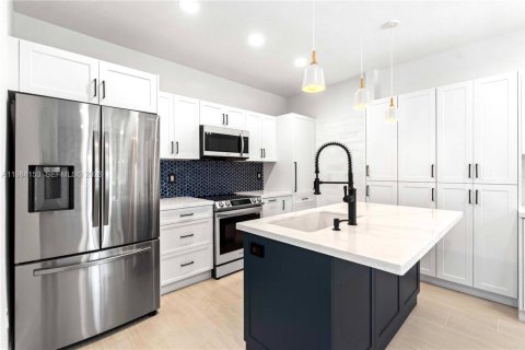 Villa ou maison à louer à Miami, Floride: 4 chambres, 232.26 m2 № 2046695 - photo 18