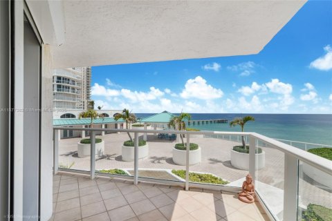 Copropriété à vendre à Sunny Isles Beach, Floride: 2 chambres, 187.66 m2 № 1980781 - photo 24