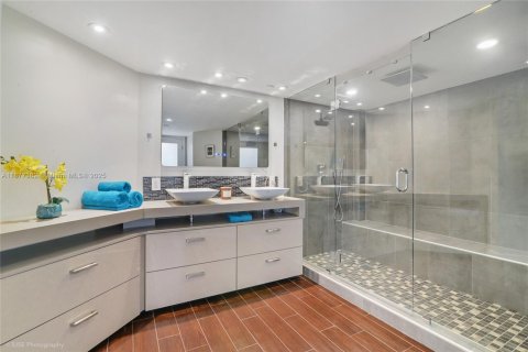 Copropriété à vendre à Sunny Isles Beach, Floride: 2 chambres, 187.66 m2 № 1980781 - photo 19