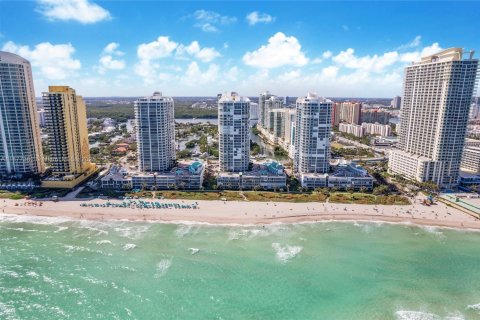 Copropriété à vendre à Sunny Isles Beach, Floride: 2 chambres, 187.66 m2 № 1980781 - photo 25