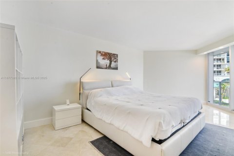 Copropriété à vendre à Sunny Isles Beach, Floride: 2 chambres, 187.66 m2 № 1980781 - photo 13