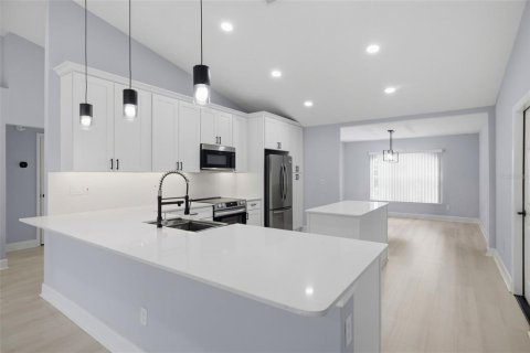 House in Orange Park, Florida 3 bedrooms, 175.31 sq.m. № 2395972 - photo 17