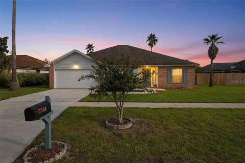 House in Orange Park, Florida 3 bedrooms, 175.31 sq.m. № 2395972 - photo 2