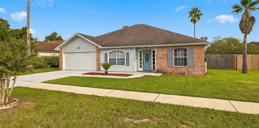 House in Orange Park, Florida 3 bedrooms, 175.31 sq.m. № 2395972