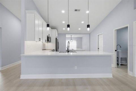 House in Orange Park, Florida 3 bedrooms, 175.31 sq.m. № 2395972 - photo 18