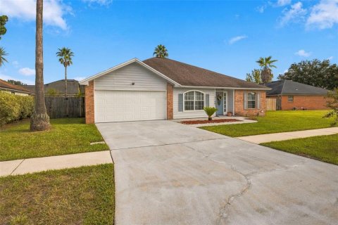 House in Orange Park, Florida 3 bedrooms, 175.31 sq.m. № 2395972 - photo 6