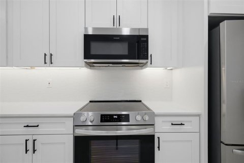 House in Orange Park, Florida 3 bedrooms, 175.31 sq.m. № 2395972 - photo 19