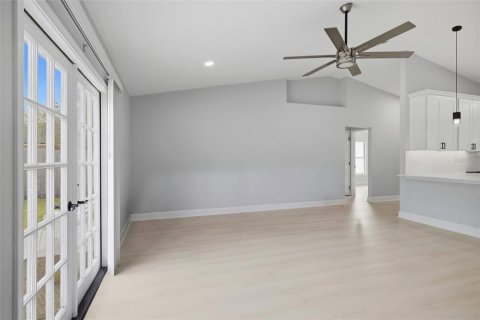 House in Orange Park, Florida 3 bedrooms, 175.31 sq.m. № 2395972 - photo 24