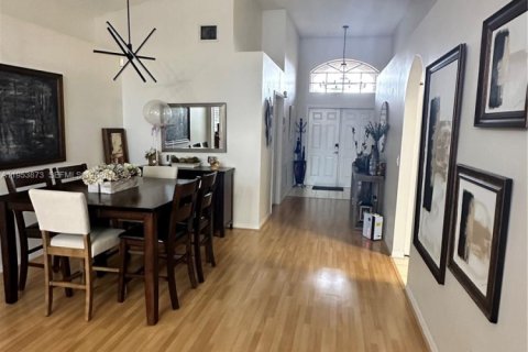 House in Miramar, Florida 3 bedrooms, 168.62 sq.m. № 2054881 - photo 4