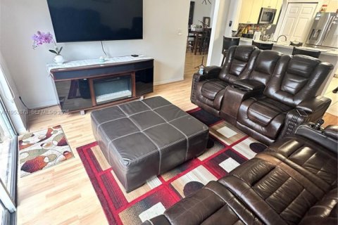 House in Miramar, Florida 3 bedrooms, 168.62 sq.m. № 2054881 - photo 10