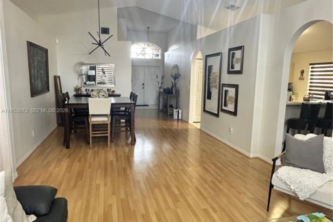 House in Miramar, Florida 3 bedrooms, 168.62 sq.m. № 2054881 - photo 5