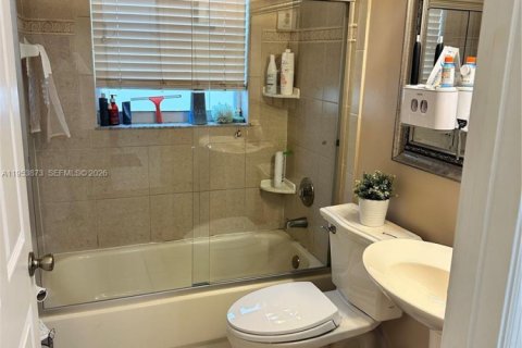 House in Miramar, Florida 3 bedrooms, 168.62 sq.m. № 2054881 - photo 24