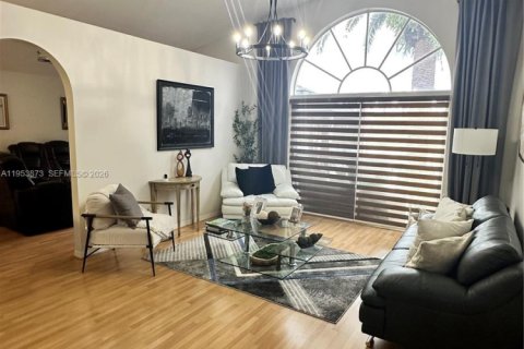 House in Miramar, Florida 3 bedrooms, 168.62 sq.m. № 2054881 - photo 3