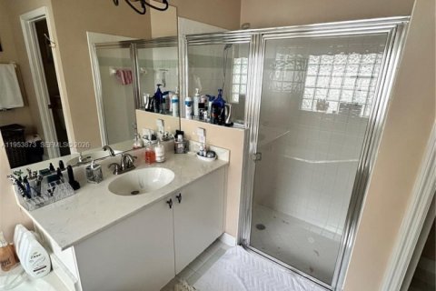 House in Miramar, Florida 3 bedrooms, 168.62 sq.m. № 2054881 - photo 17