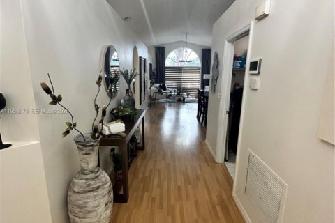 House in Miramar, Florida 3 bedrooms, 168.62 sq.m. № 2054881 - photo 29