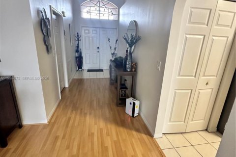 House in Miramar, Florida 3 bedrooms, 168.62 sq.m. № 2054881 - photo 21