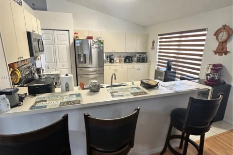 House in Miramar, Florida 3 bedrooms, 168.62 sq.m. № 2054881 - photo 6