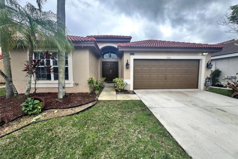 House in Miramar, Florida 3 bedrooms, 168.62 sq.m. № 2054881