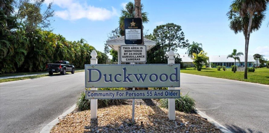 House in Stuart, Florida 3 bedrooms, 169.73 sq.m. № 1033838