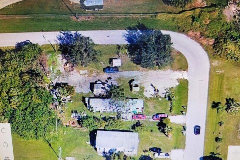 Commercial property in Punta Gorda, Florida № 2402440