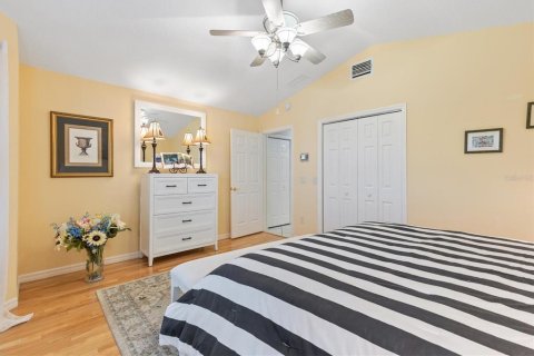 House in The Villages, Florida 3 bedrooms, 204.11 sq.m. № 2410043 - photo 28