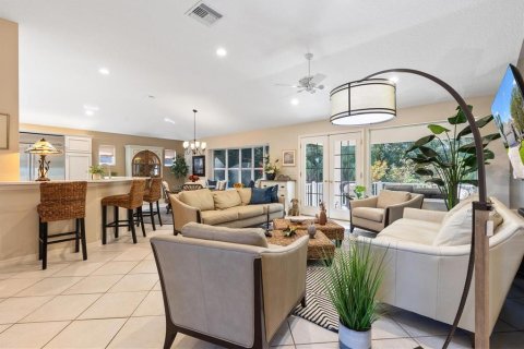 House in The Villages, Florida 3 bedrooms, 204.11 sq.m. № 2410043 - photo 10