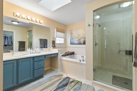 House in The Villages, Florida 3 bedrooms, 204.11 sq.m. № 2410043 - photo 25