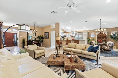 House in The Villages, Florida 3 bedrooms, 204.11 sq.m. № 2410043 - photo 13