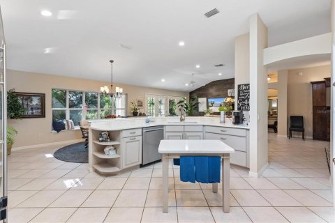 House in The Villages, Florida 3 bedrooms, 204.11 sq.m. № 2410043 - photo 16