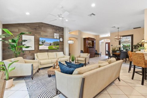 House in The Villages, Florida 3 bedrooms, 204.11 sq.m. № 2410043 - photo 12