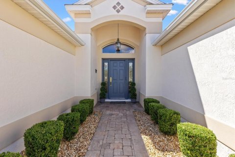 House in The Villages, Florida 3 bedrooms, 204.11 sq.m. № 2410043 - photo 2