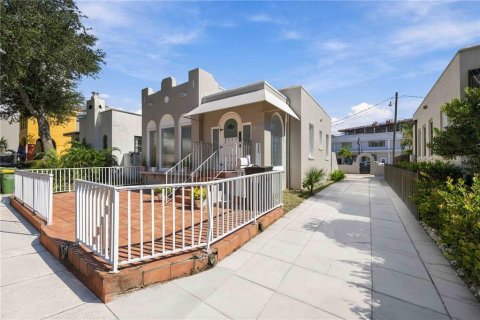 Immobilier commercial à louer à Sarasota, Floride: 130.06 m2 № 2416571 - photo 2