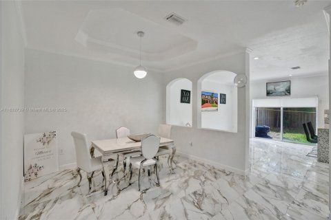 Townhouse in Miramar, Florida 4 bedrooms, 180.14 sq.m. № 1809434 - photo 8