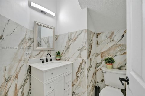 Townhouse in Miramar, Florida 4 bedrooms, 180.14 sq.m. № 1809434 - photo 3