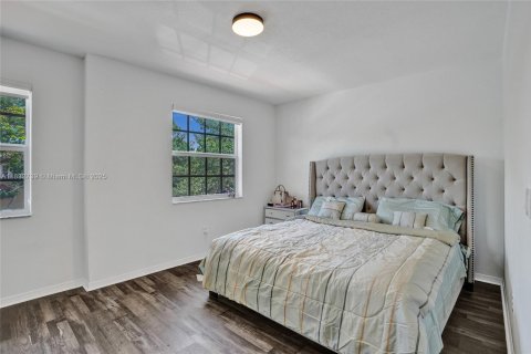 Townhouse in Miramar, Florida 4 bedrooms, 180.14 sq.m. № 1809434 - photo 13
