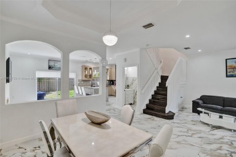 Townhouse in Miramar, Florida 4 bedrooms, 180.14 sq.m. № 1809434 - photo 9
