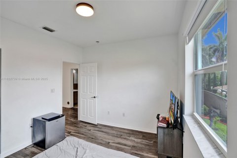 Townhouse in Miramar, Florida 4 bedrooms, 180.14 sq.m. № 1809434 - photo 16